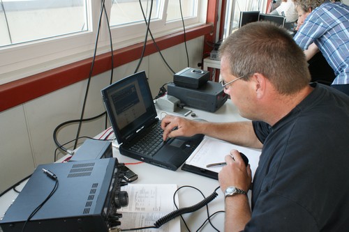 Clement PD4CK actief met het 6 meter station.